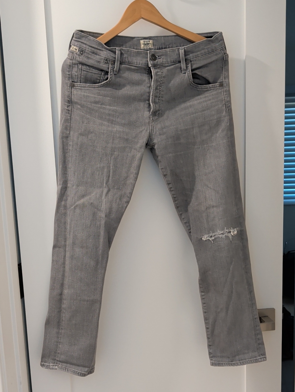 Citizens Of Humanity Slim Straight Gray Jeans with Knee Distress